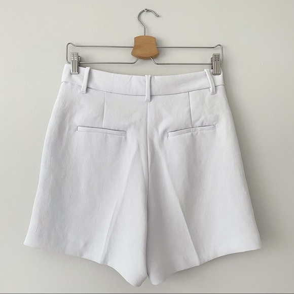 SOLD - aritzia Wilfred Effortless 5” Frozen Grey High Waisted Dress Shorts 8 M - Picture 2 of 9